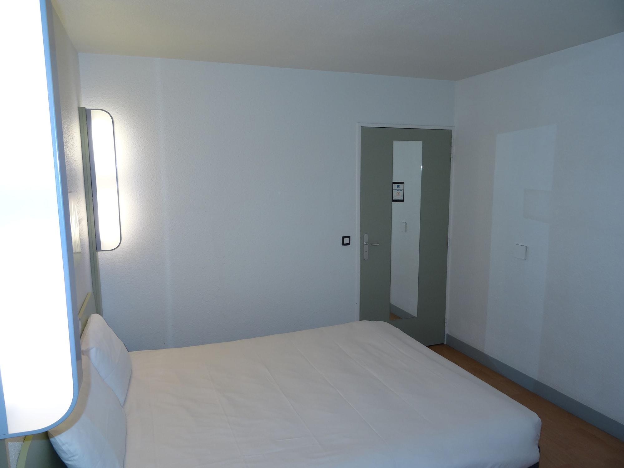 Ibis Budget Caen Centre Gare Exterior photo
